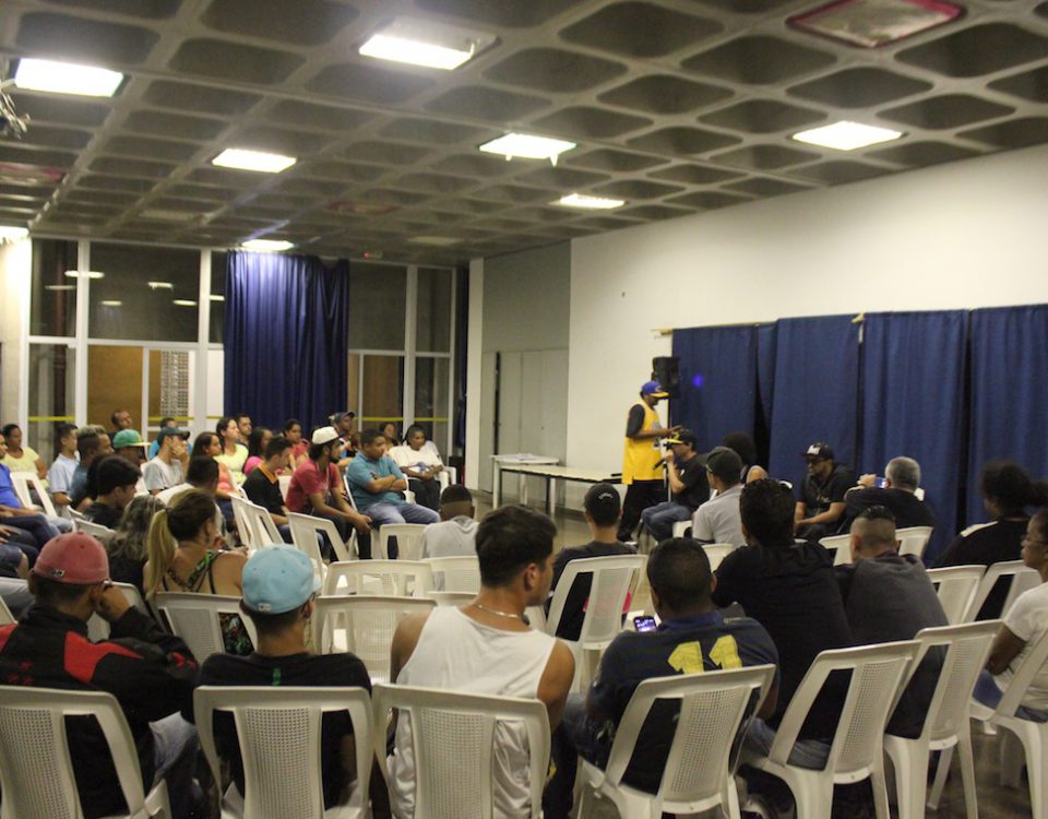 Debate realizado no CEU Parelheiros, durante a programação do Mês do Hip Hop (Foto: Thiago Borges / Periferia em Movimento)
