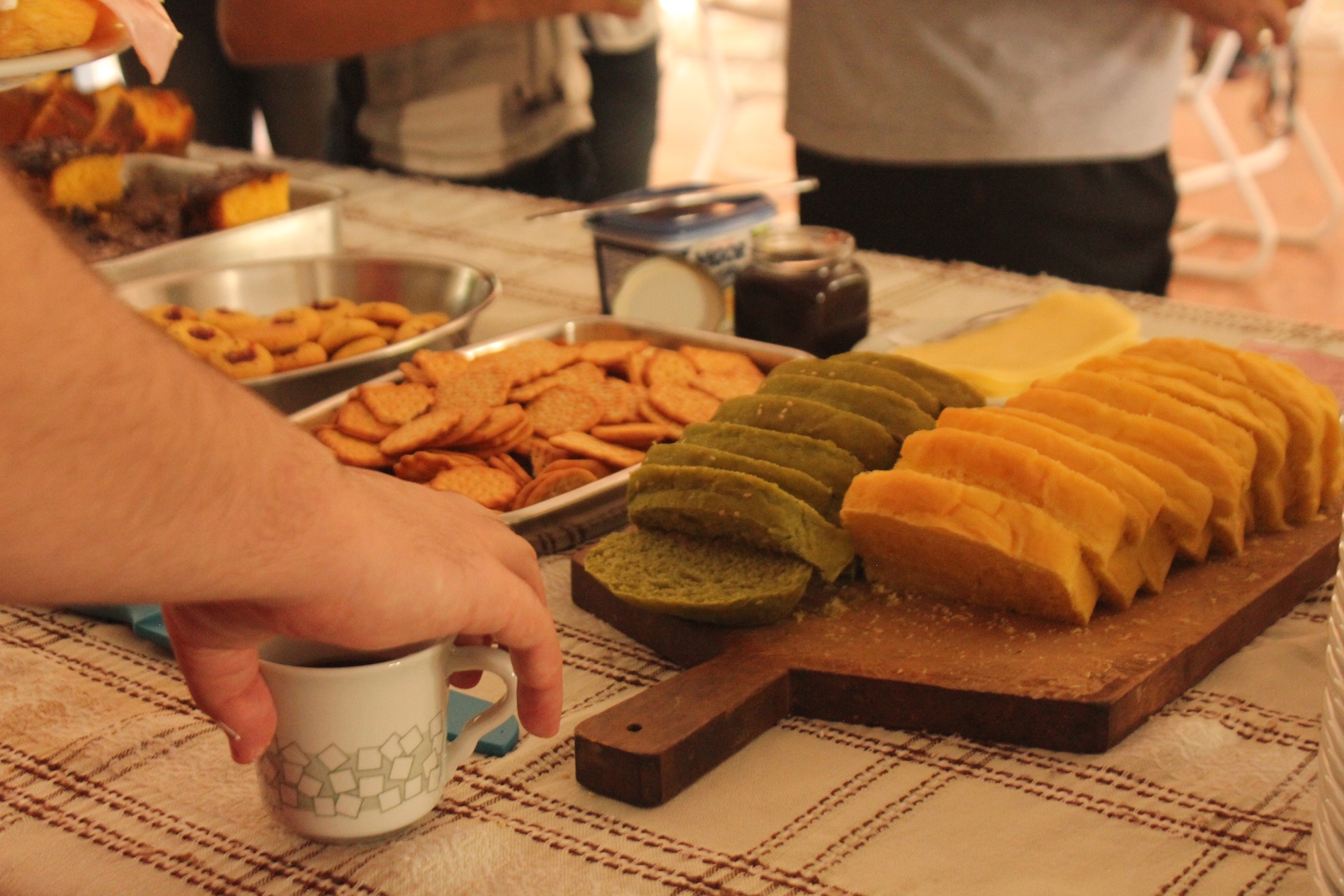 Tudo orgânico: café da manhã com produtos feitos a partir do que foi plantado no próprio sítio Paiquerê (Foto: Thiago Borges / Periferia em Movimento)